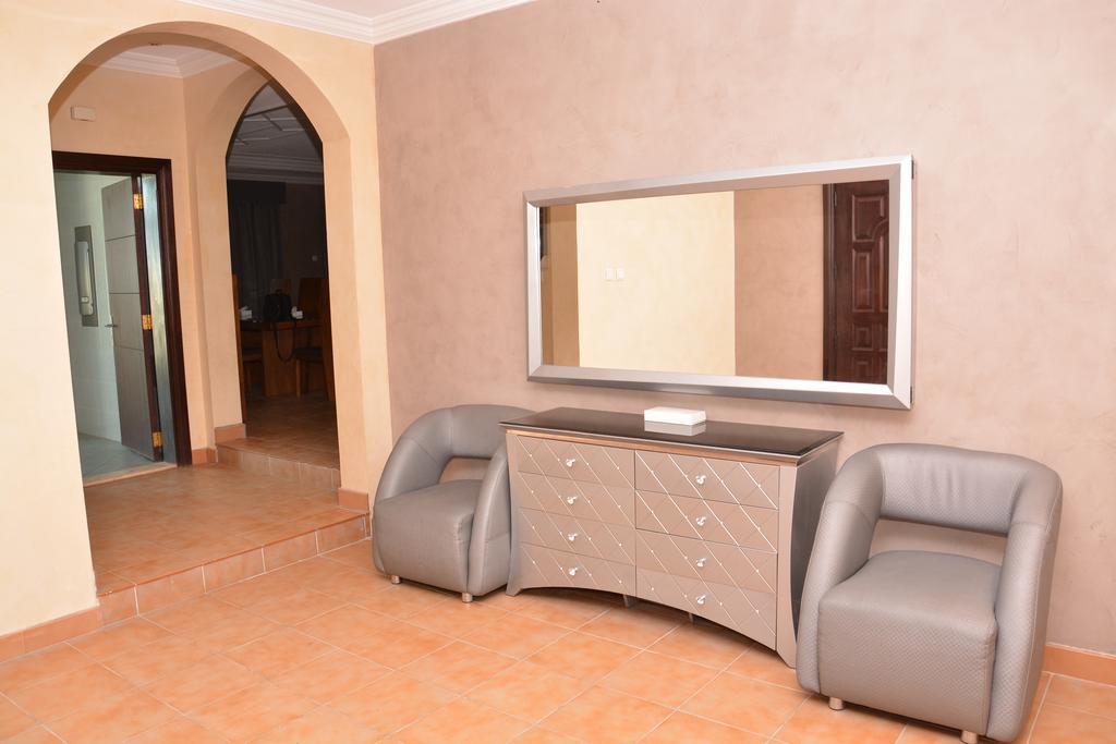 Janadriyah Suites 13 Nadinah Экстерьер фото