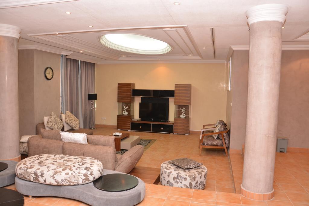 Janadriyah Suites 13 Nadinah Экстерьер фото