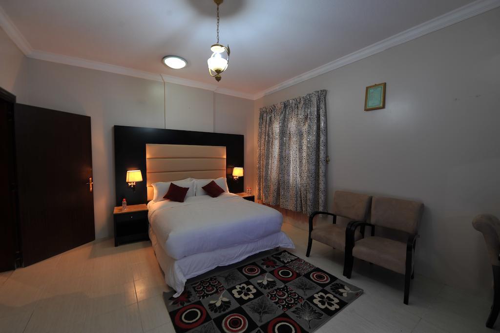 Janadriyah Suites 13 Nadinah Номер фото